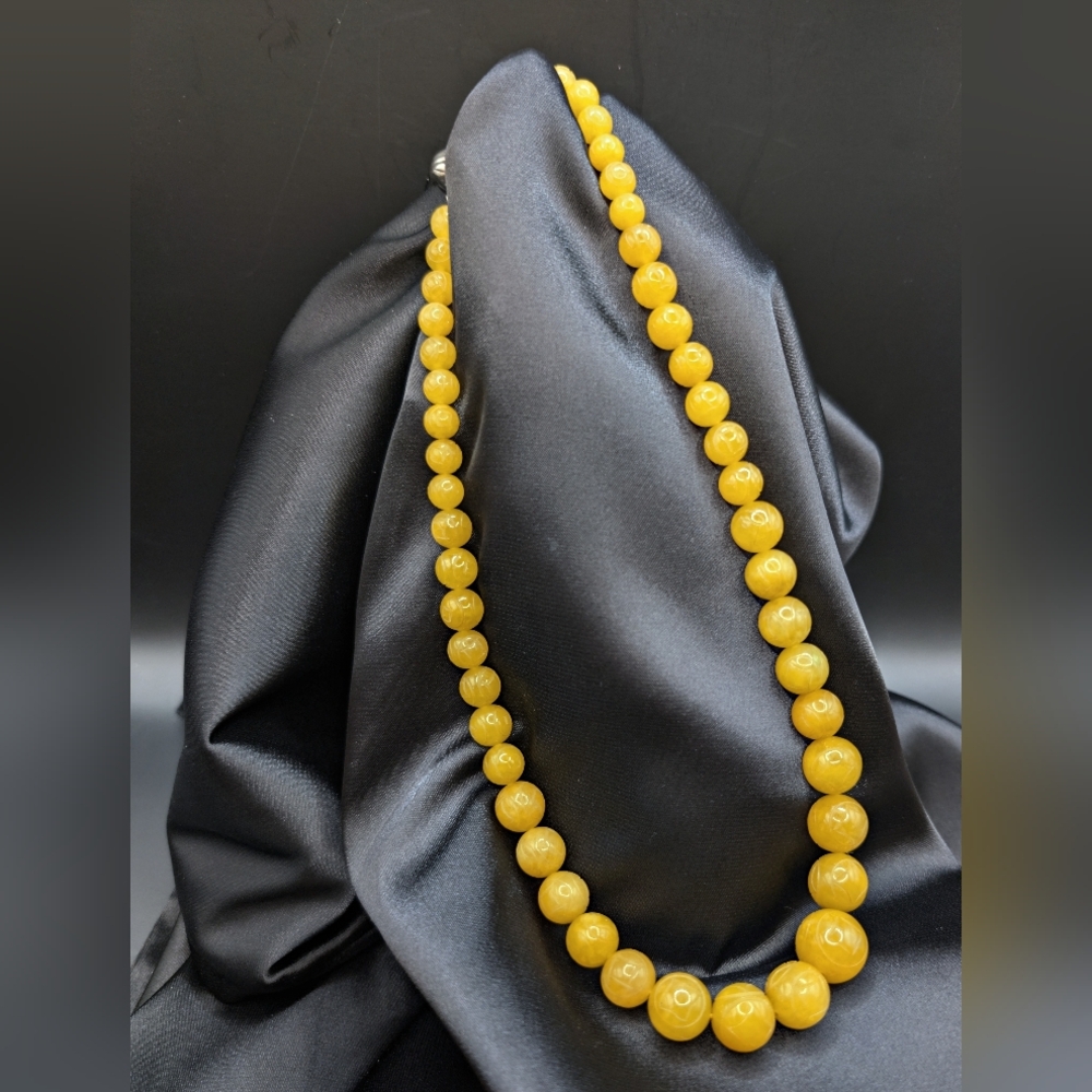 Burmese Honey Jade Carved Necklace NWOT